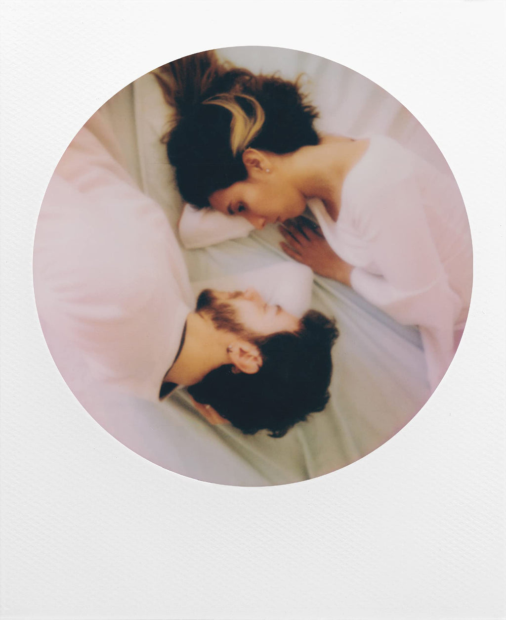 Polaroid Color Film for 600 - Color Round Frame view 4