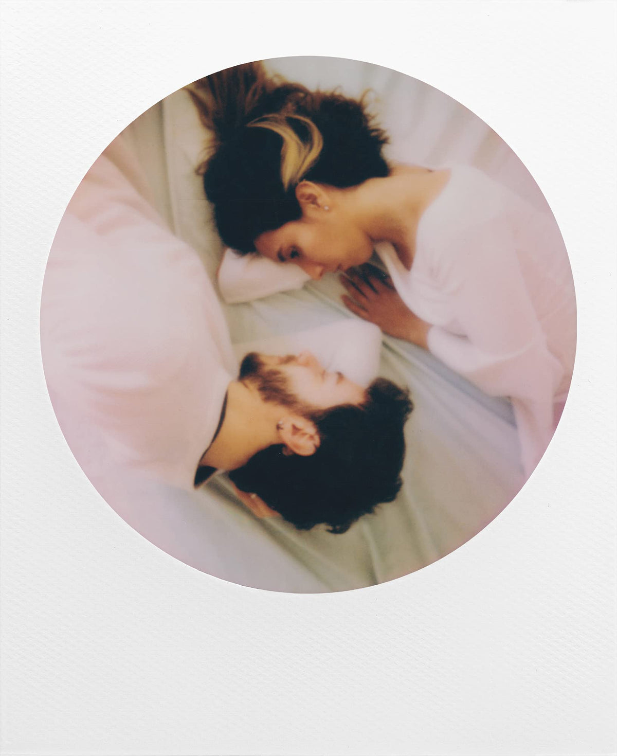 Polaroid Color Film for 600 - Color Round Frame view 4